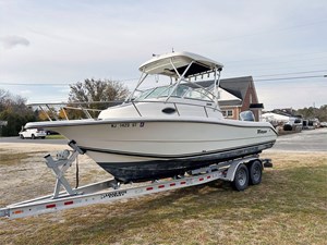25' Triton 2003 2486 5 