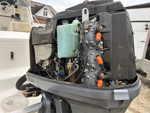 25' Triton 2003 2486 19 