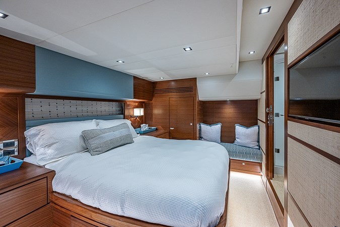 EAST BY SOUTH - Yates en venta