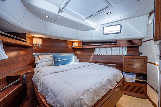 EAST BY SOUTH - Yates en venta