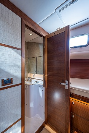 EAST BY SOUTH - Yates en venta