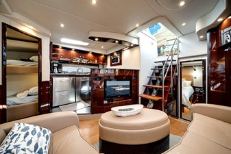 RECON ROYALE 26 Salon/galley