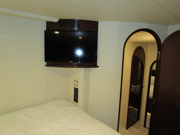 Mid guest cabin looking aft