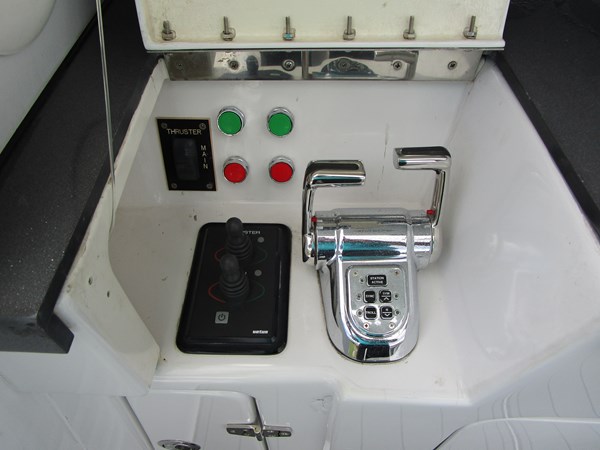 Upper deck docking station 