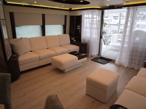 SHORE GIRL 4 Salon looking aft