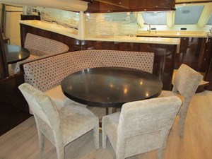 SHORE GIRL 5 Dining area