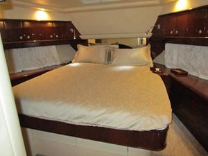 SHORE GIRL 31 VIP berth