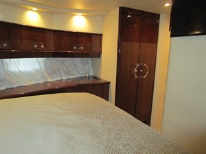 SHORE GIRL 32 VIP cabin looking stbd