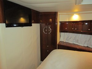 SHORE GIRL 33 VIP cabin looking to port