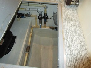 SHORE GIRL 35 Water system under VIP sole