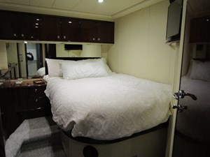 SHORE GIRL 37 Mid guest cabin inboard