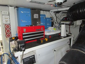 SHORE GIRL 56 Port generator and workbench