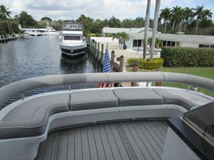 SHORE GIRL 28 Upper deck lounge