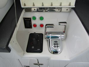 SHORE GIRL 30 Upper deck docking station 