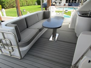 SHORE GIRL 61 Aft deck