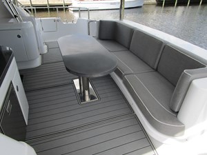 SHORE GIRL 62 Aft deck