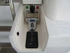SHORE GIRL 64 Aft deck controls 