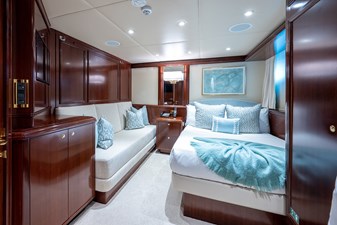 STARSHIP  26 Guest Stateroom