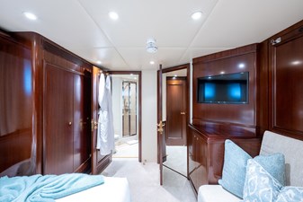 STARSHIP  27 Guest Stateroom
