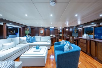 STARSHIP  32 Skylounge