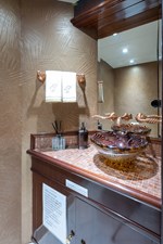 STARSHIP  35 Skylounge Day Head