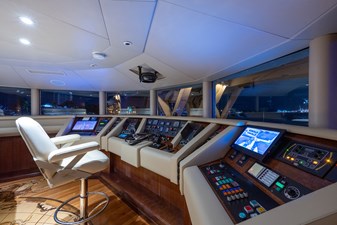 STARSHIP  36 Pilothouse