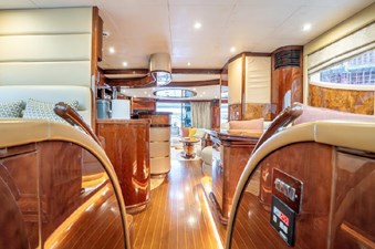MAZ Majesty 68ft 8 Helm station lounge