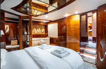 MAZ Majesty 68ft 12 Master cabin