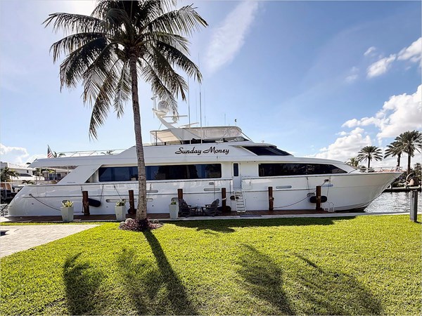 100' HATTERAS 2001 CUSTOM YACHT