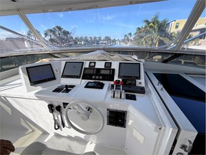 100' Hatteras 2001 Custom Yacht 8 