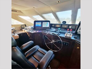 100' Hatteras 2001 Custom Yacht 9 