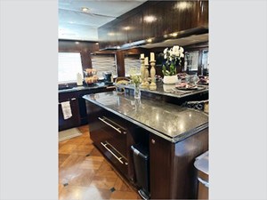 100' Hatteras 2001 Custom Yacht 19 