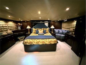 100' Hatteras 2001 Custom Yacht 21 