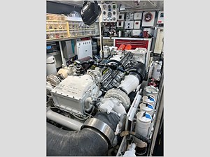 100' Hatteras 2001 Custom Yacht 28 