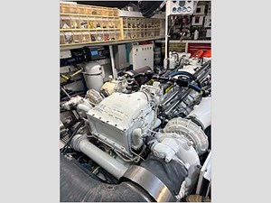 100' Hatteras 2001 Custom Yacht 30 