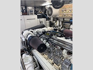 100' Hatteras 2001 Custom Yacht 31 