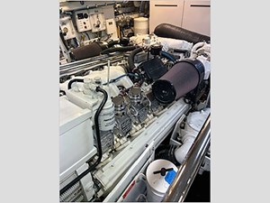 100' Hatteras 2001 Custom Yacht 32 