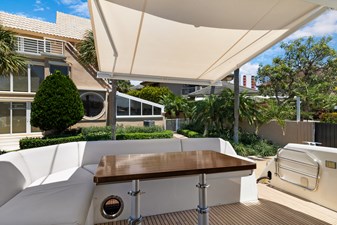 LUCKY ONE 6 Aft deck sunshade