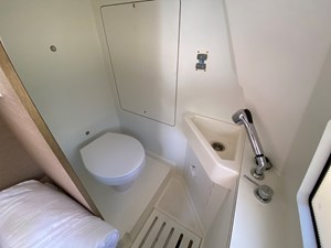 LUCKY ONE 36 Crew head