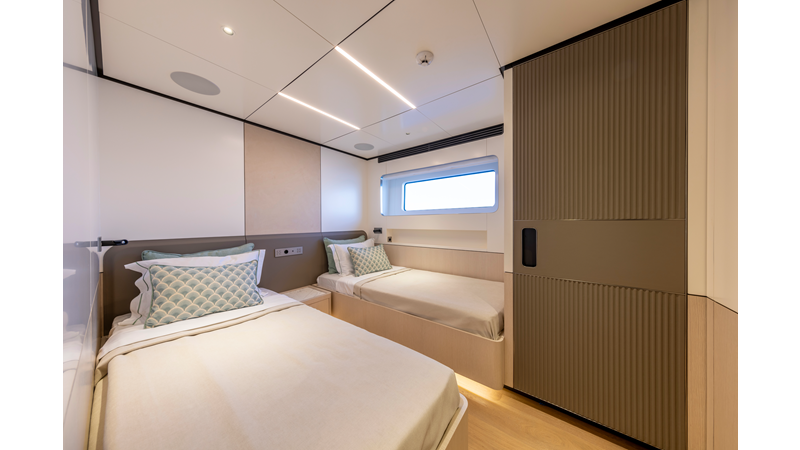 BEE EXPLORER - Yacht for sale