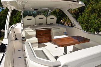 DIAMOND PEARL  12 Rear seating console - facing forward