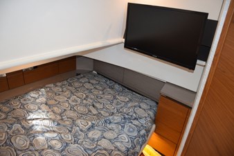 DIAMOND PEARL  18 Air-conditioned cabin with full berth and wall-mounted TV