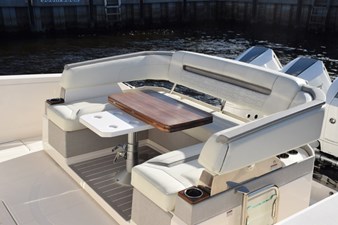 DIAMOND PEARL  22 Luxury seating area with elegant table and comfortable cushions