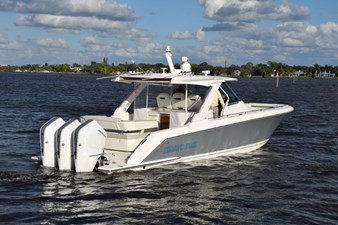 DIAMOND PEARL  38  Easy to get around the boat with integral handrails forward. Dive ladder clips on platform starboard side aft
