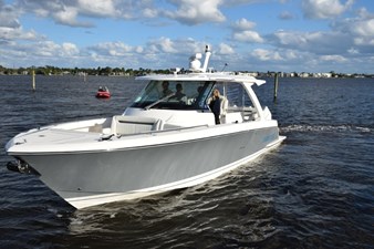 DIAMOND PEARL  41 Forward seating with tall enough bow to be comfortable and secure