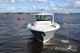 DIAMOND PEARL  42 Thru bow stem anchoring system is controlled from helm or inside top opening anchor locker. Sharp bow entry