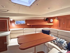 BONNE FETE 13 Interior Port