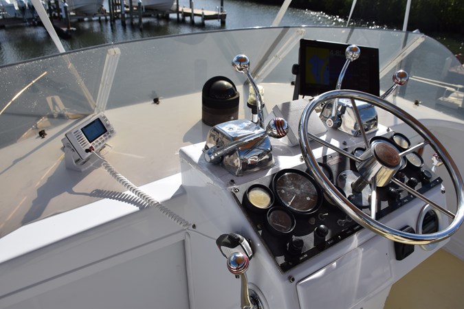 Flybridge helm console