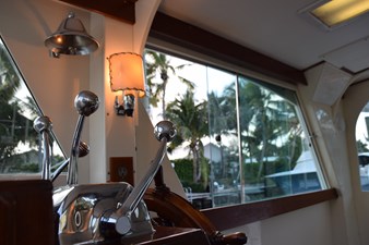 EAGLES NEST  10 Slide opening side windows