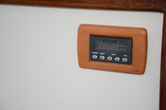 EAGLES NEST  35 Cruisair dockside AC